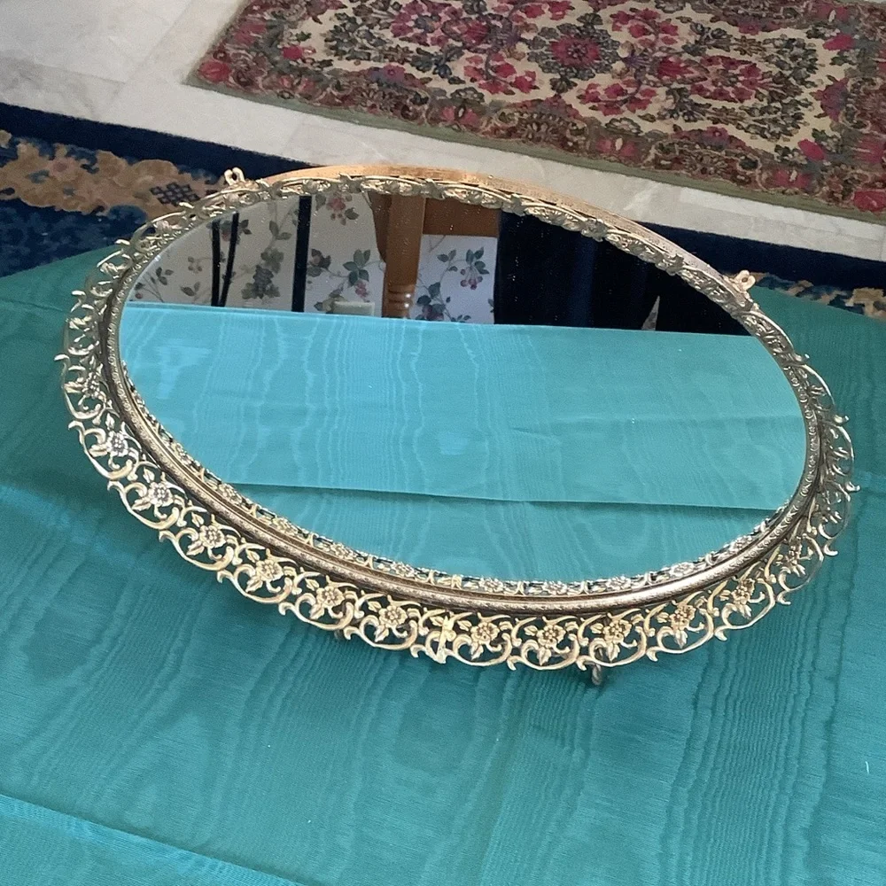Footed vanity mirror 14”x10”